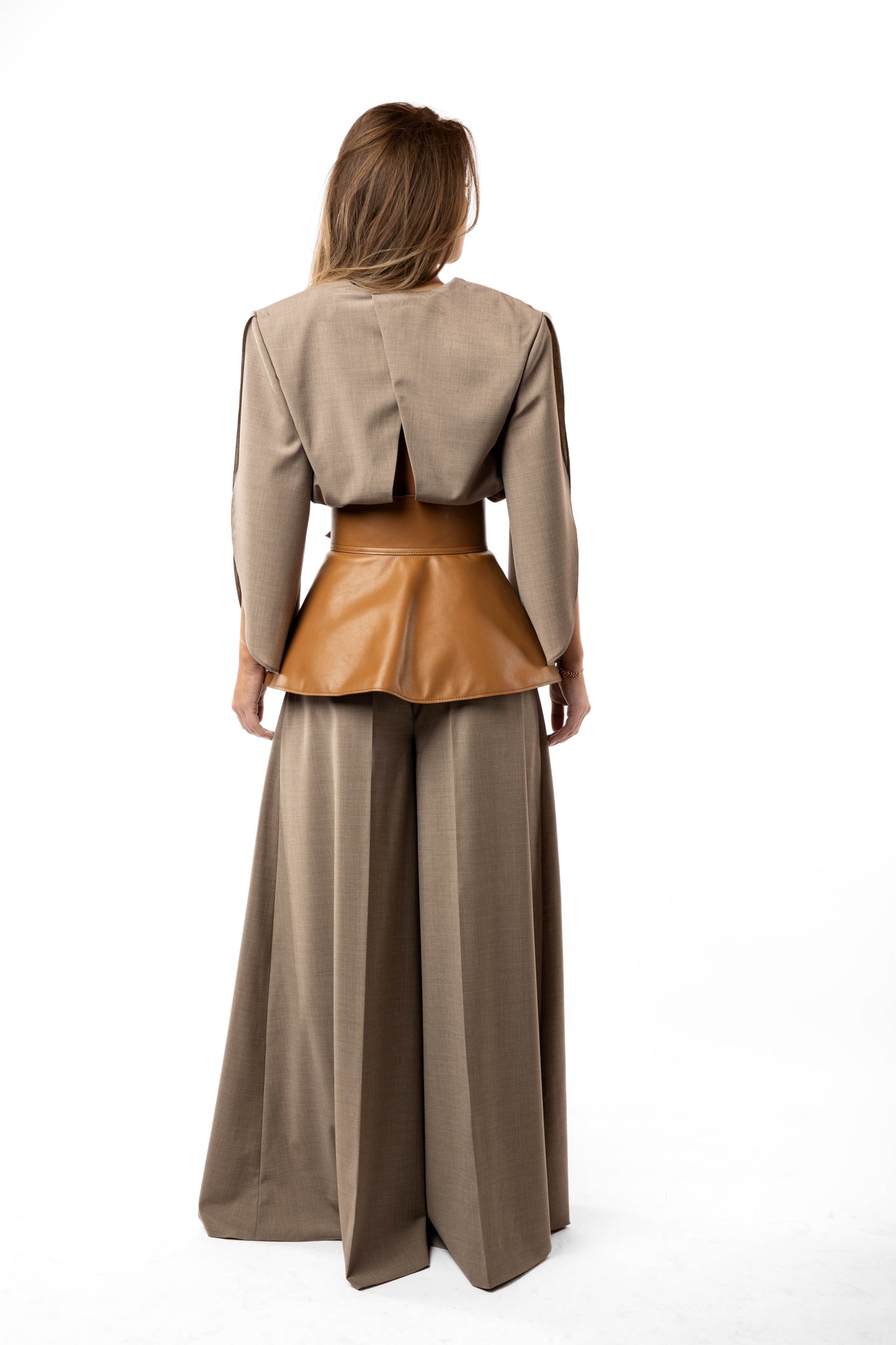 CUREA CAMEL DIN PIELE