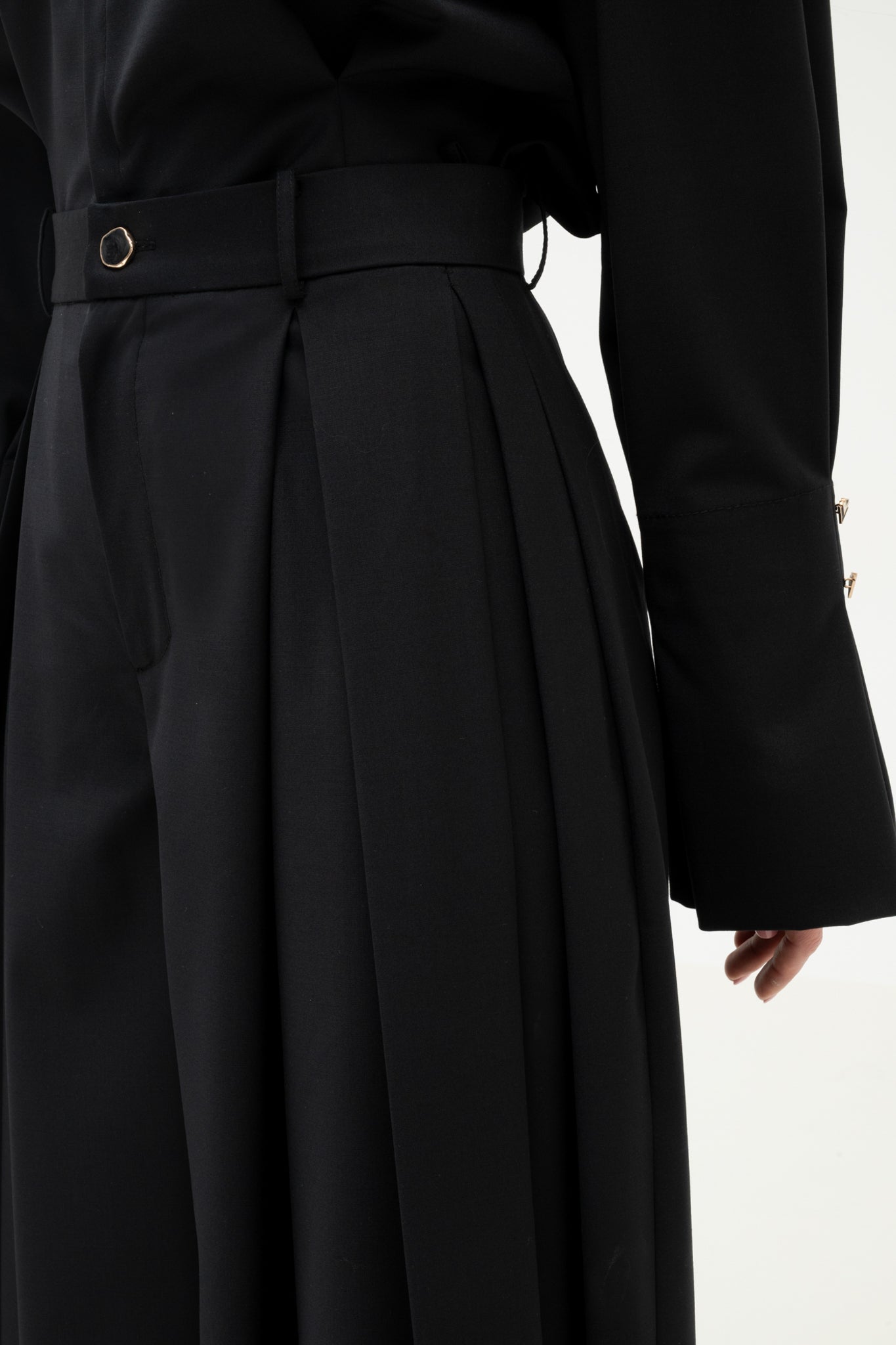 LONG WOOL BLEND PLEATED TROUSERS